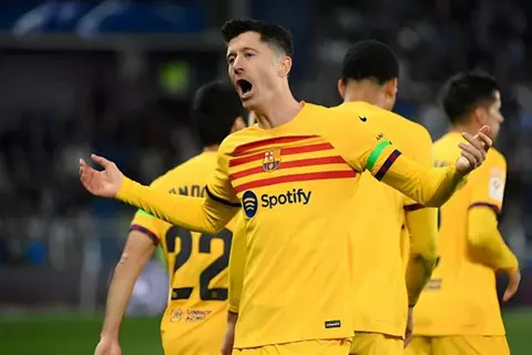 ليفاندوفسكي يدوّن اسمه في تاريخ برشلونة بعد ثنائية أمام بيلباو